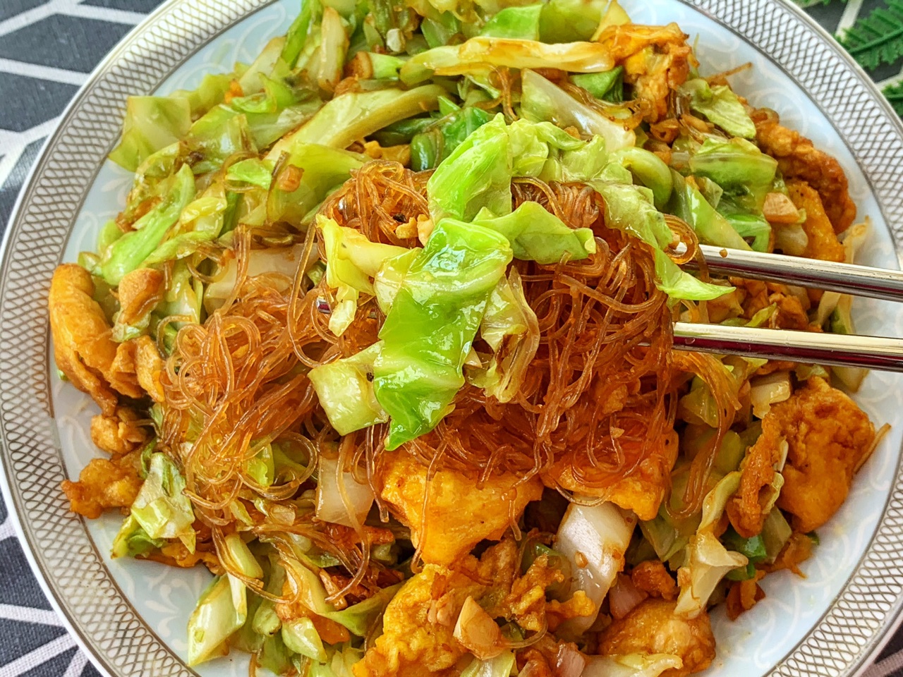 好吃不贵的鸡蛋素炒粉丝,鲜香美味,不到5块钱做了一大盘|炒粉丝|包菜