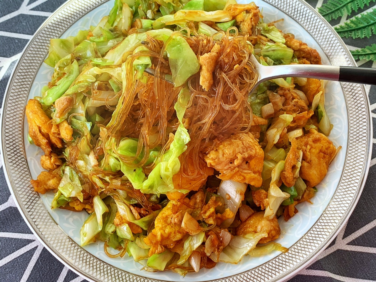 好吃不贵的鸡蛋素炒粉丝,鲜香美味,不到5块钱做了一大盘|炒粉丝|包菜