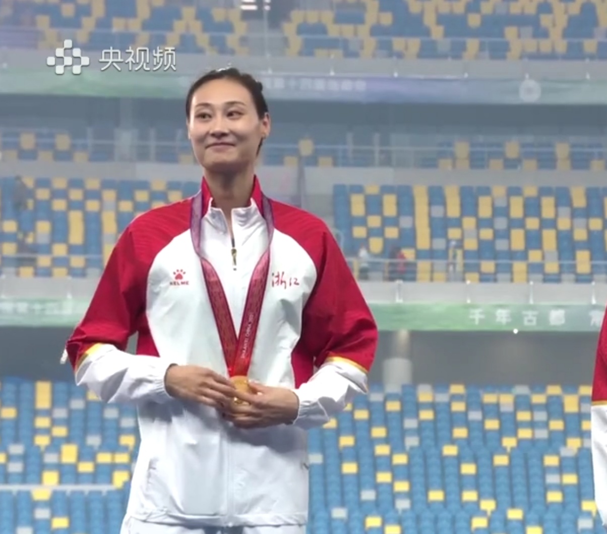 撑杆跳女神李玲卫冕浙江队再次包揽前三