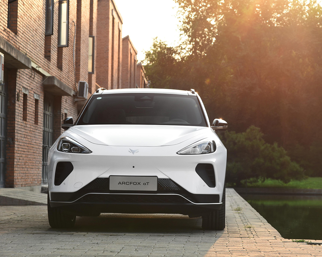 653km长续航快充半小时的suv,省加油省保养,实拍极狐阿尔法t-新浪汽车