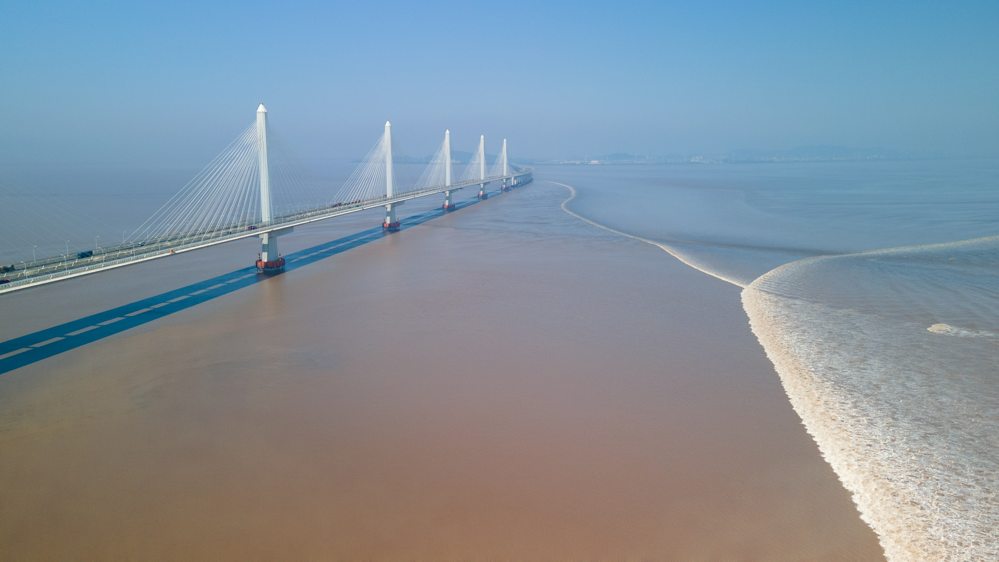 嘉绍大桥现一线横江奇观