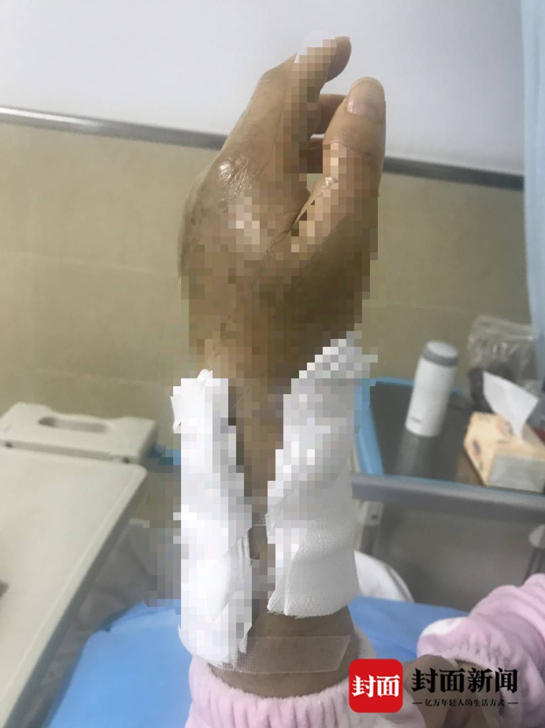 成都一老太在小区内同一地点摔倒两次：身体多处受伤致骨折 起诉物业公司并索赔休闲区蓝鸢梦想 - Www.slyday.coM