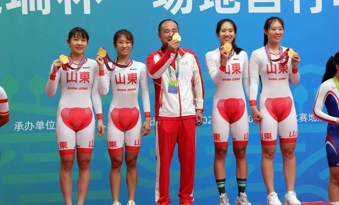 笑疯了！全运会山东队「红苹果」领奖服太尴尬，网友：是我不懂的审美休闲区蓝鸢梦想 - Www.slyday.coM