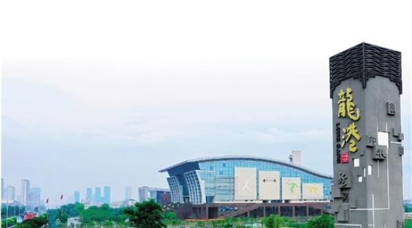 "龙港之印"地标和龙港体育馆.迟长峰图