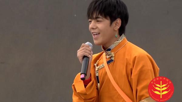 扎西德勒!丁真演唱《德吉》祝福中国农民丰收节