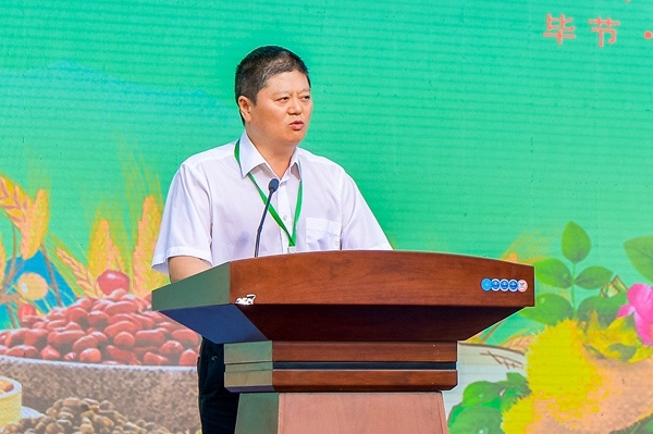 贵州省农业农村厅党组成员,副厅长方涛主持活动.黎敬程摄