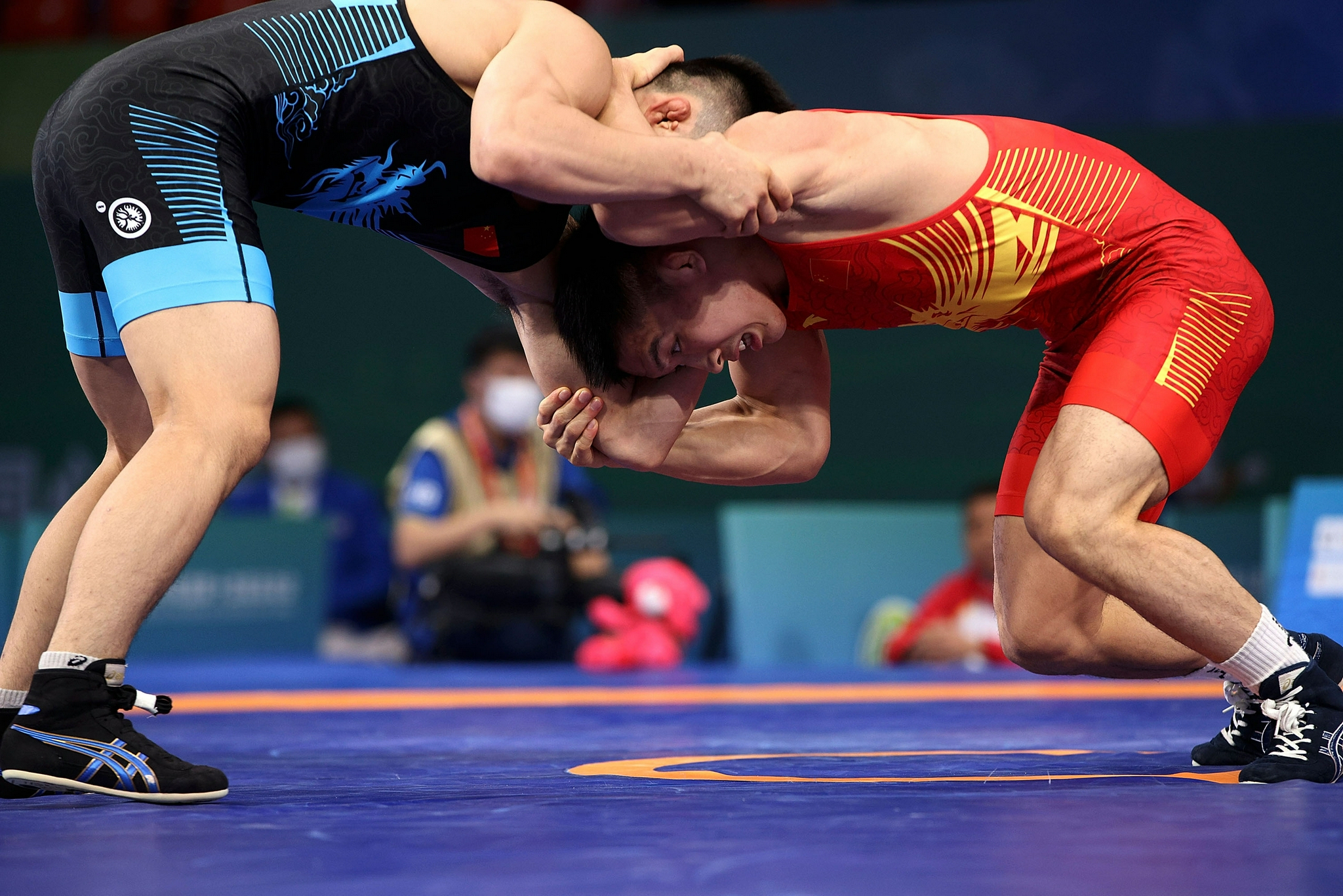 摔跤男子自由式57公斤级广西队选手刘明瑚夺冠