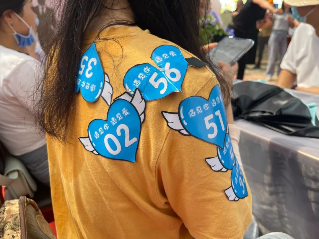 表白环节·为她贴上爱的号码牌现场被"表白"的女嘉宾们为大家准备的