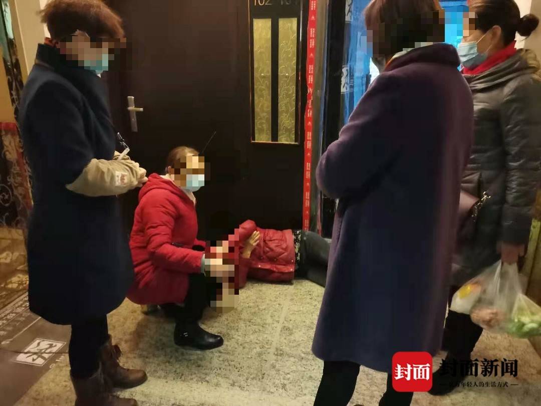 成都一老太在小区内同一地点摔倒两次：身体多处受伤致骨折 起诉物业公司并索赔休闲区蓝鸢梦想 - Www.slyday.coM