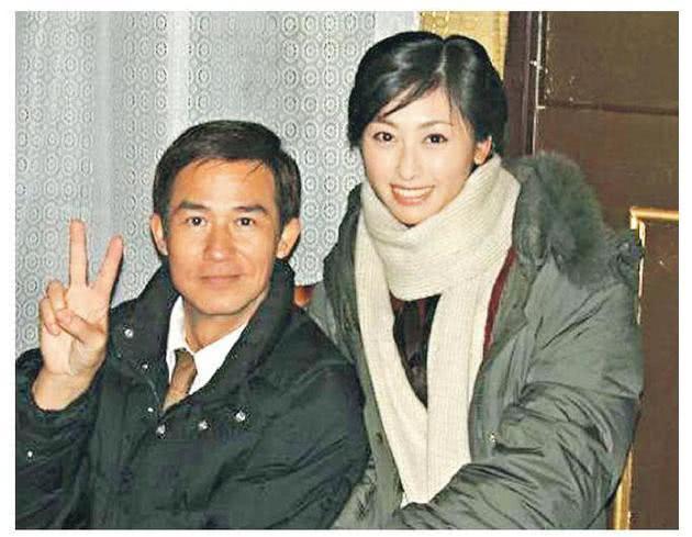 离婚后,李子雄遇见了现在的妻子王雅琦(法提麦·雅琦),两人的年龄相差