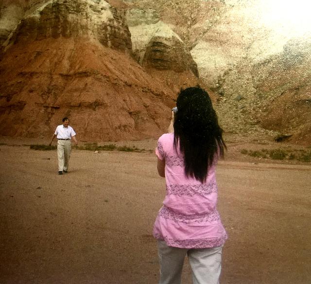 杨振宁先生百岁生日现场照公开，与身穿红裙的翁帆十指紧扣切蛋糕休闲区蓝鸢梦想 - Www.slyday.coM