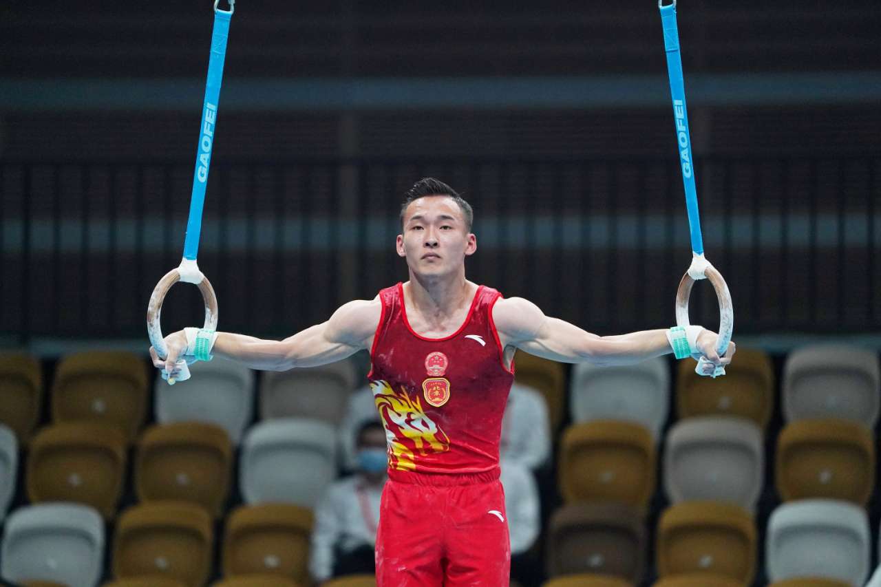 肖若腾带着肩伤比拼吊环项目.新京报记者王飞摄