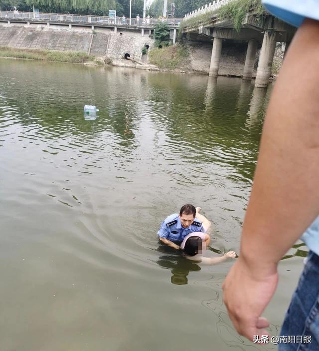 桐柏县：弱女子轻生跳河 老民警飞身急救休闲区蓝鸢梦想 - Www.slyday.coM