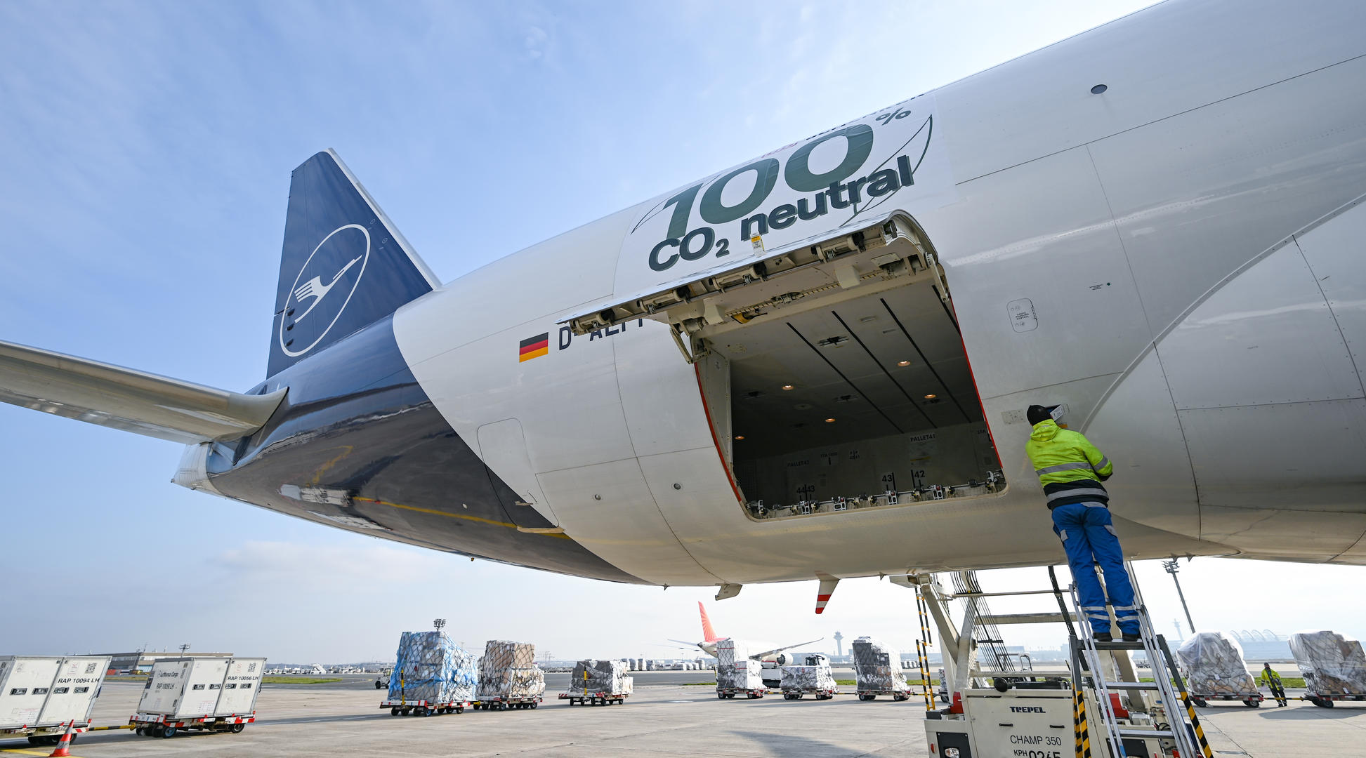 AC米兰官网-全球首次！中国AEP100氢燃料航发升空零碳航空时代加速到来