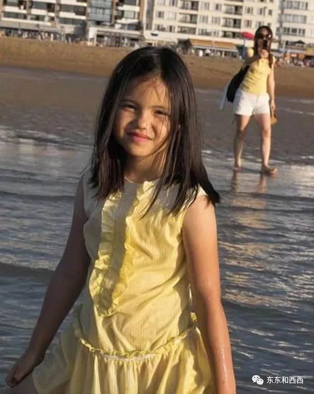 半个月前没人知道她是谁，现在被全世界疯狂追捧，这个18岁华裔少女凭啥爆红？休闲区蓝鸢梦想 - Www.slyday.coM