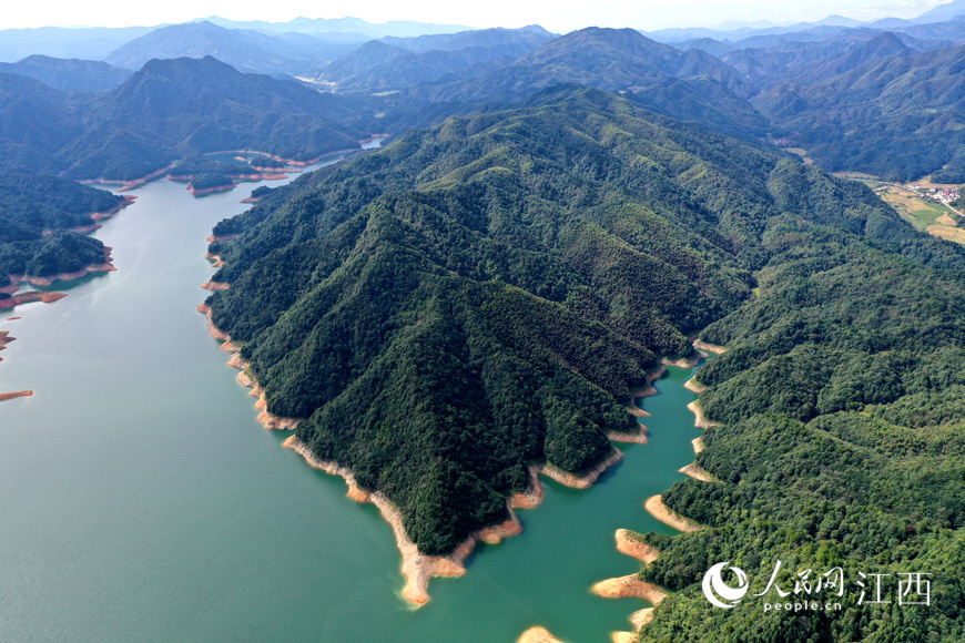 航拍镜头下江西省宜黄县观音山水库,该水库被评为省级水利风景区.