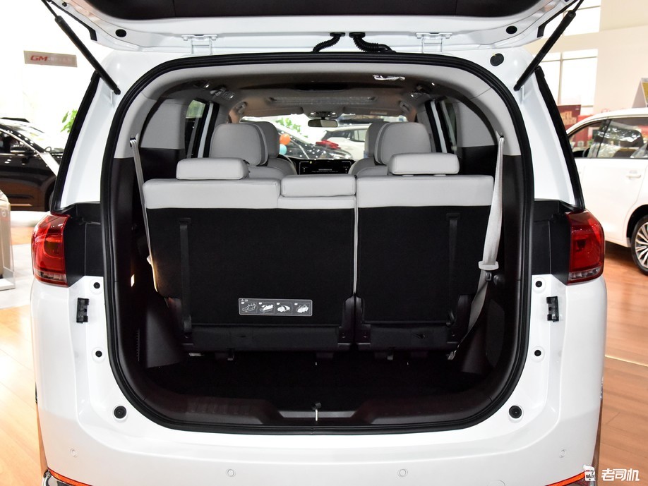 豪华品质亲民价格 小哥带你一起看广汽传祺m8