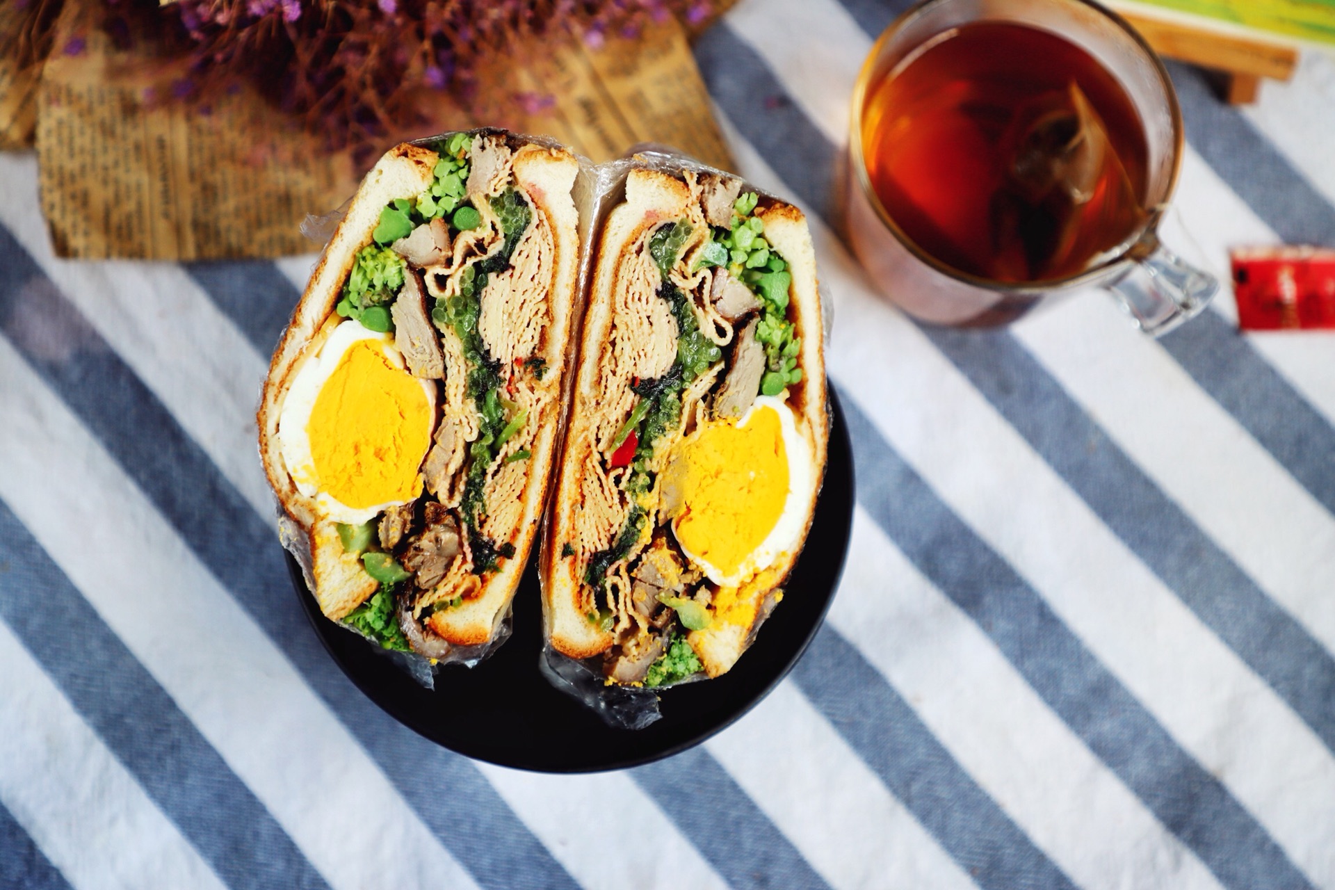 生菜比目鱼抱蛋三明治造型独特营养美味勾起孩子的兴趣