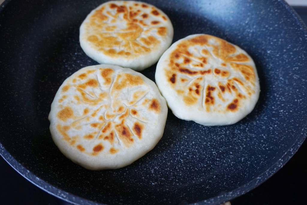 一把韭菜两个鸡蛋，做美味的素馅饼，鲜嫩可口不油腻，太好吃了休闲区蓝鸢梦想 - Www.slyday.coM