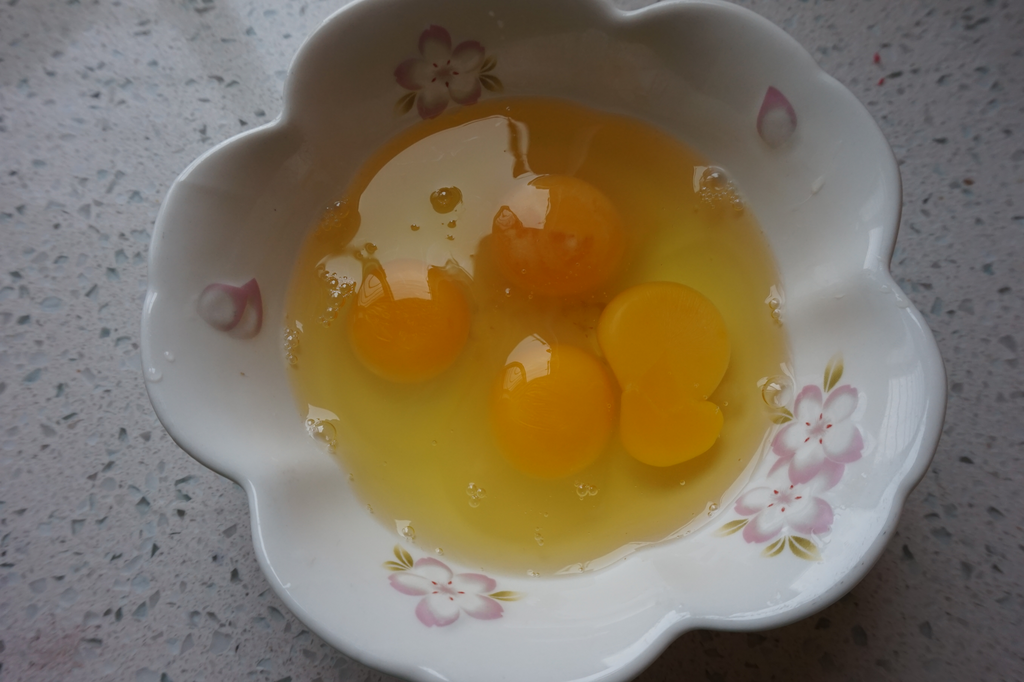 一把韭菜两个鸡蛋，做美味的素馅饼，鲜嫩可口不油腻，太好吃了休闲区蓝鸢梦想 - Www.slyday.coM