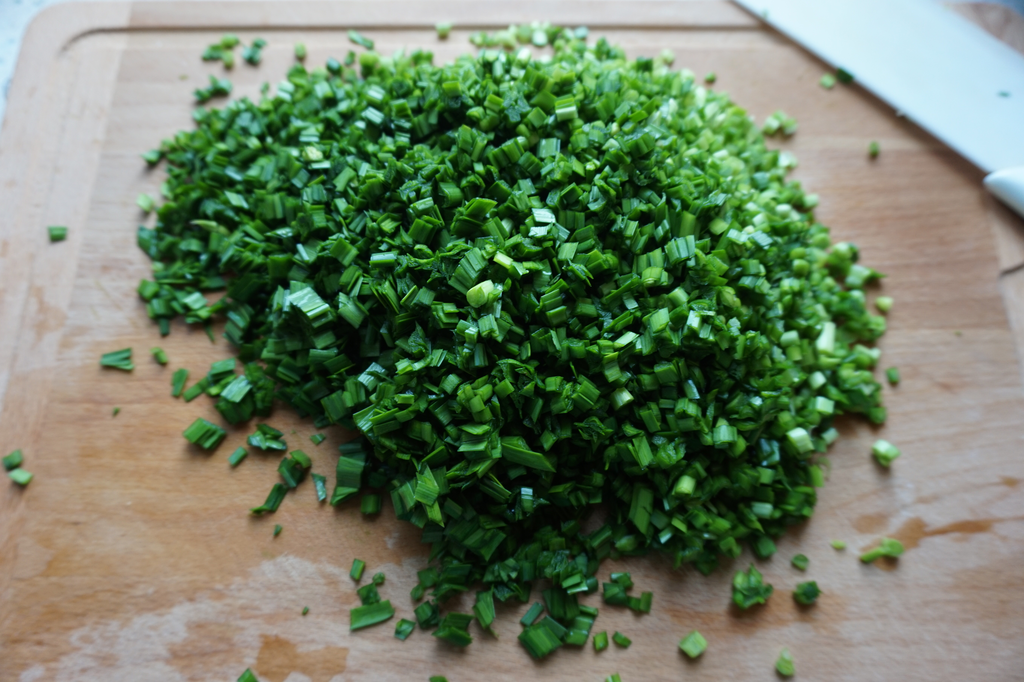 一把韭菜两个鸡蛋，做美味的素馅饼，鲜嫩可口不油腻，太好吃了休闲区蓝鸢梦想 - Www.slyday.coM