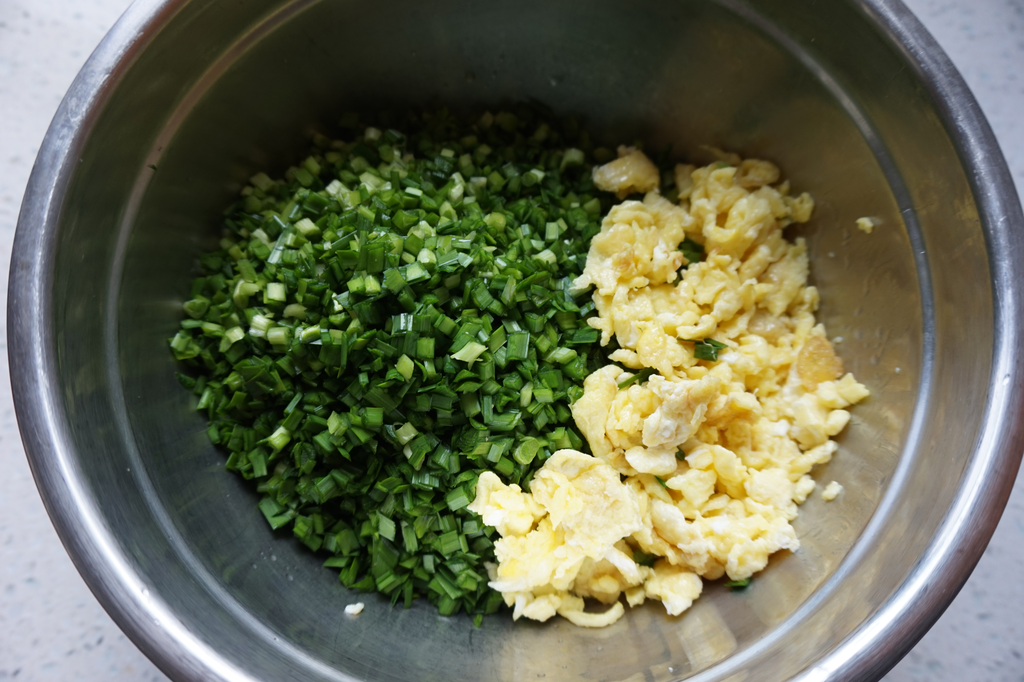 一把韭菜两个鸡蛋，做美味的素馅饼，鲜嫩可口不油腻，太好吃了休闲区蓝鸢梦想 - Www.slyday.coM