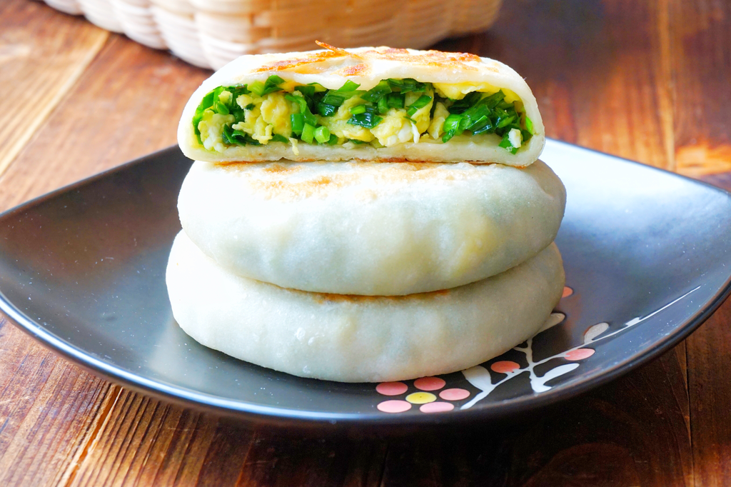 一把韭菜两个鸡蛋，做美味的素馅饼，鲜嫩可口不油腻，太好吃了休闲区蓝鸢梦想 - Www.slyday.coM