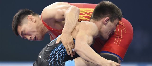 摔跤运动员比赛会起生理反应吗|摔跤|比赛|运动员_新浪新闻