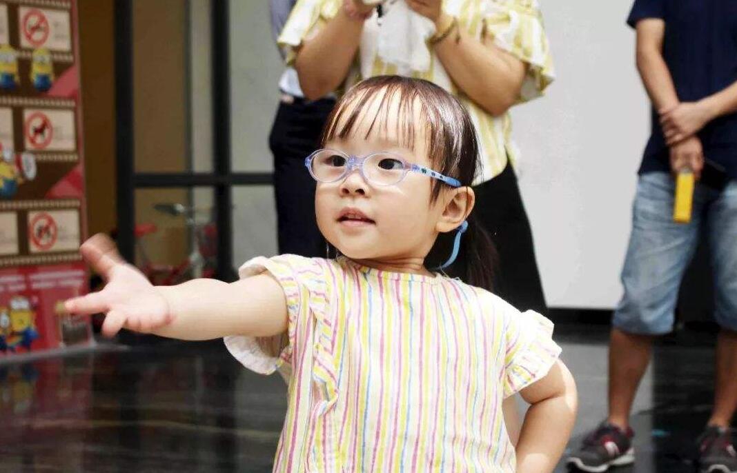 自己家孩子有这5个特征说明天生情商较高长大后是个社交高手