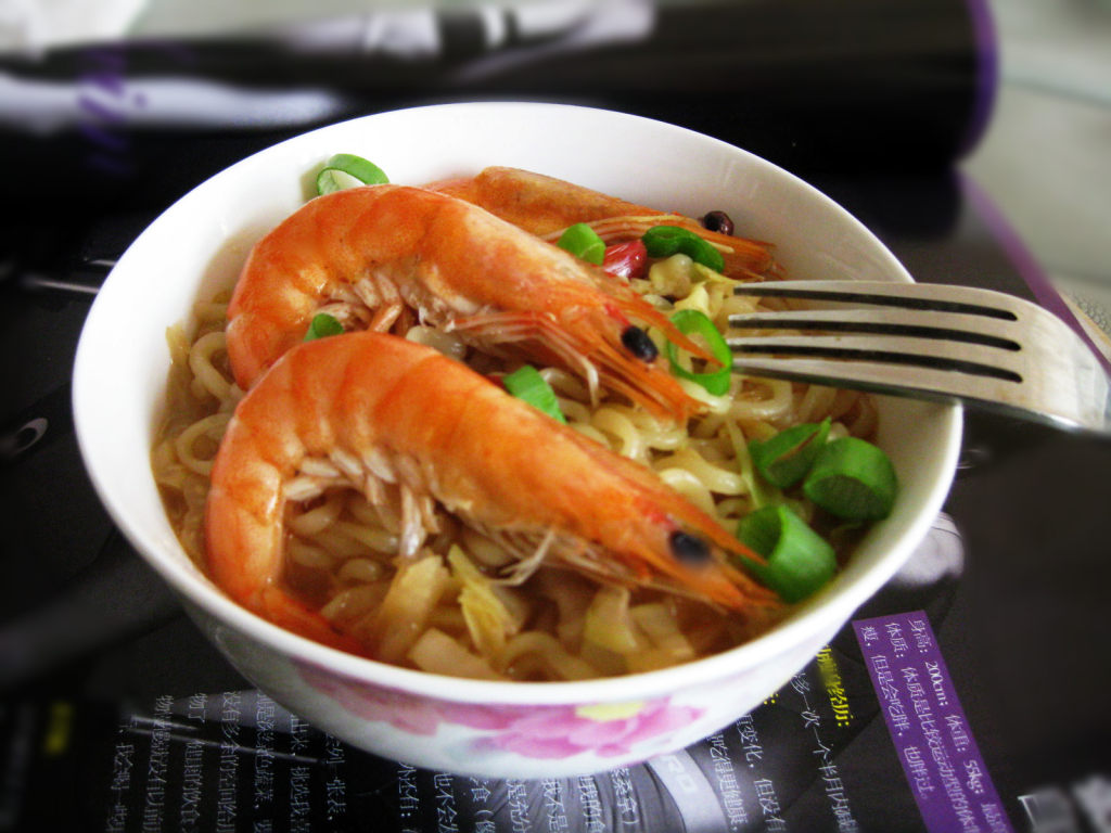 来一碗鲜虾面,汁鲜味美,筋道可口|鲜虾|鲜味|面条_新浪新闻