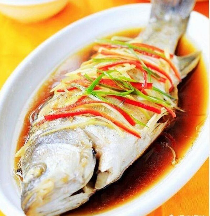 做清蒸鱼是先淋酱油还是先淋热油你做对了吗