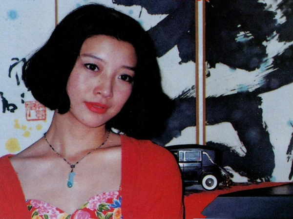 04.朱洁,28岁时吸du身亡