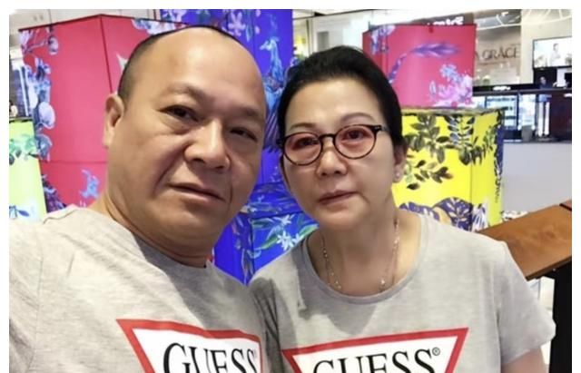 吴志雄当年离开社团,还有一个原因在于他已经成家,并且与妻子生了三子