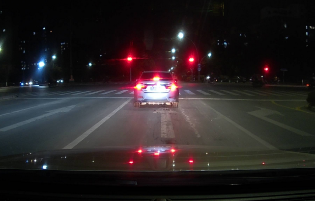 夜间行车需要注意些什么?提神,谨慎是关键-新浪汽车