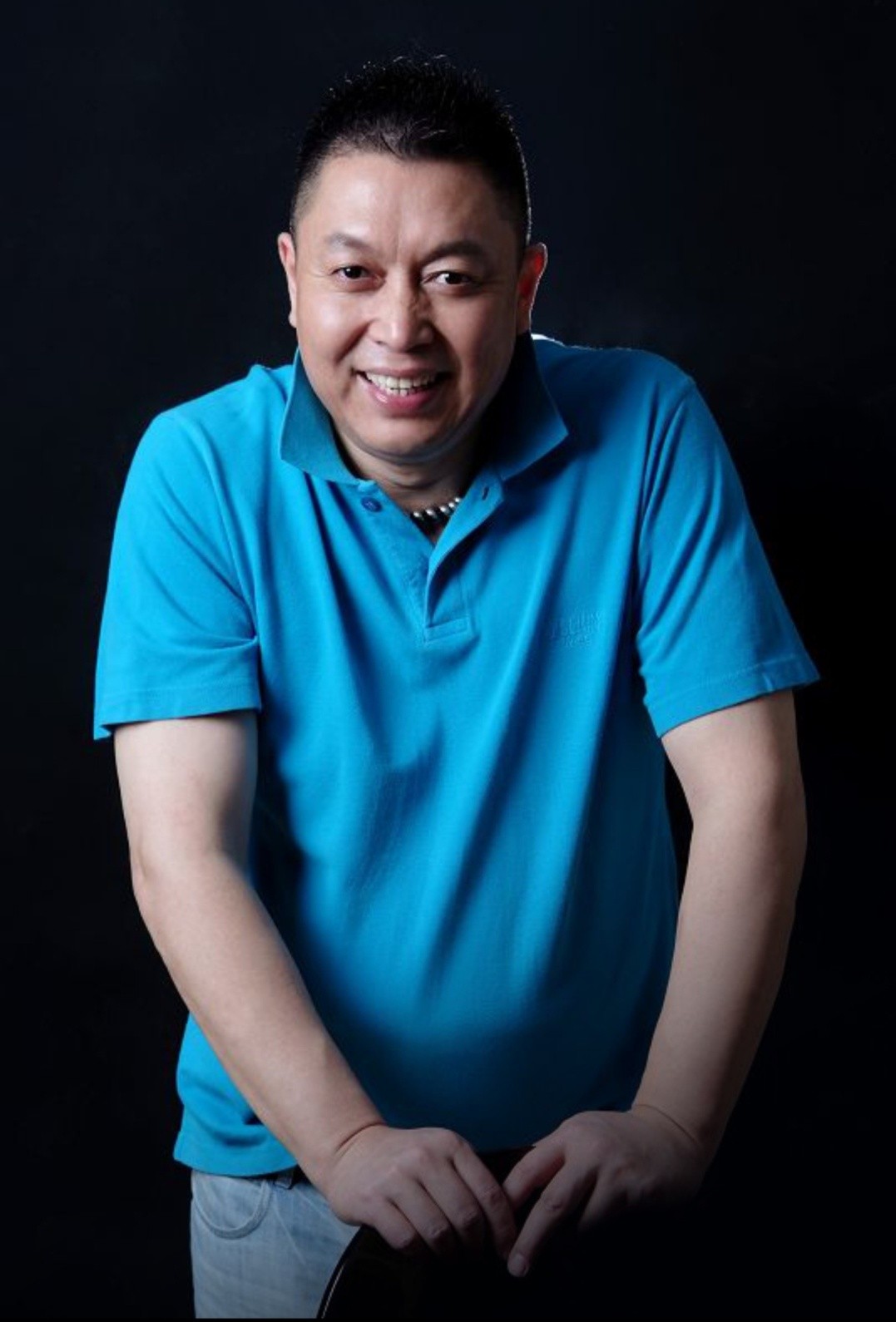 王为念携父亲给母亲扫墓,自曝爸爸5点起忙活,分离42天仍难释怀|王为念