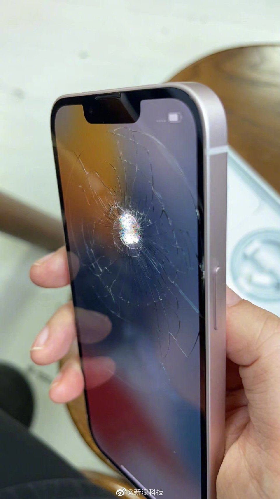 刚到手的iphone13碎了首位碎屏用户已出现