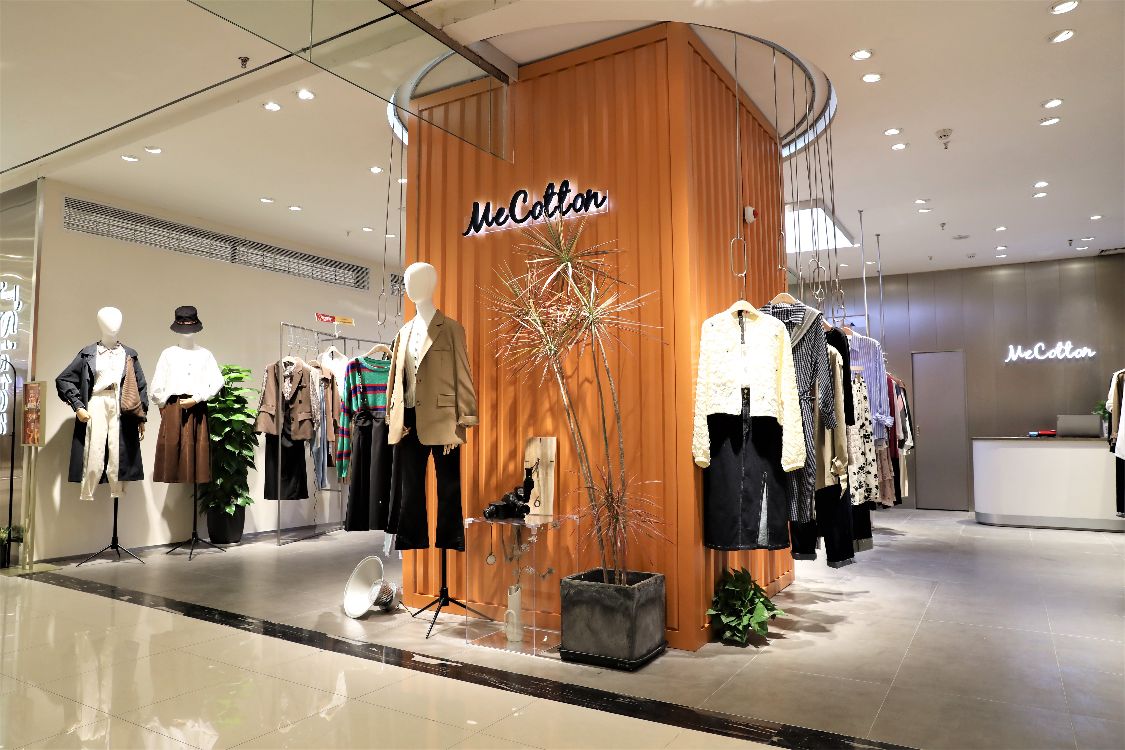 新世纪百货凯瑞商都女装新柜开幕主播天团集体大变身