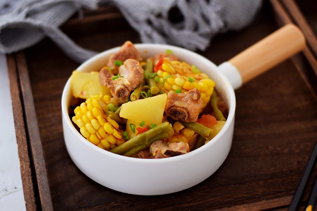 东北乱炖食材丰富百吃不腻