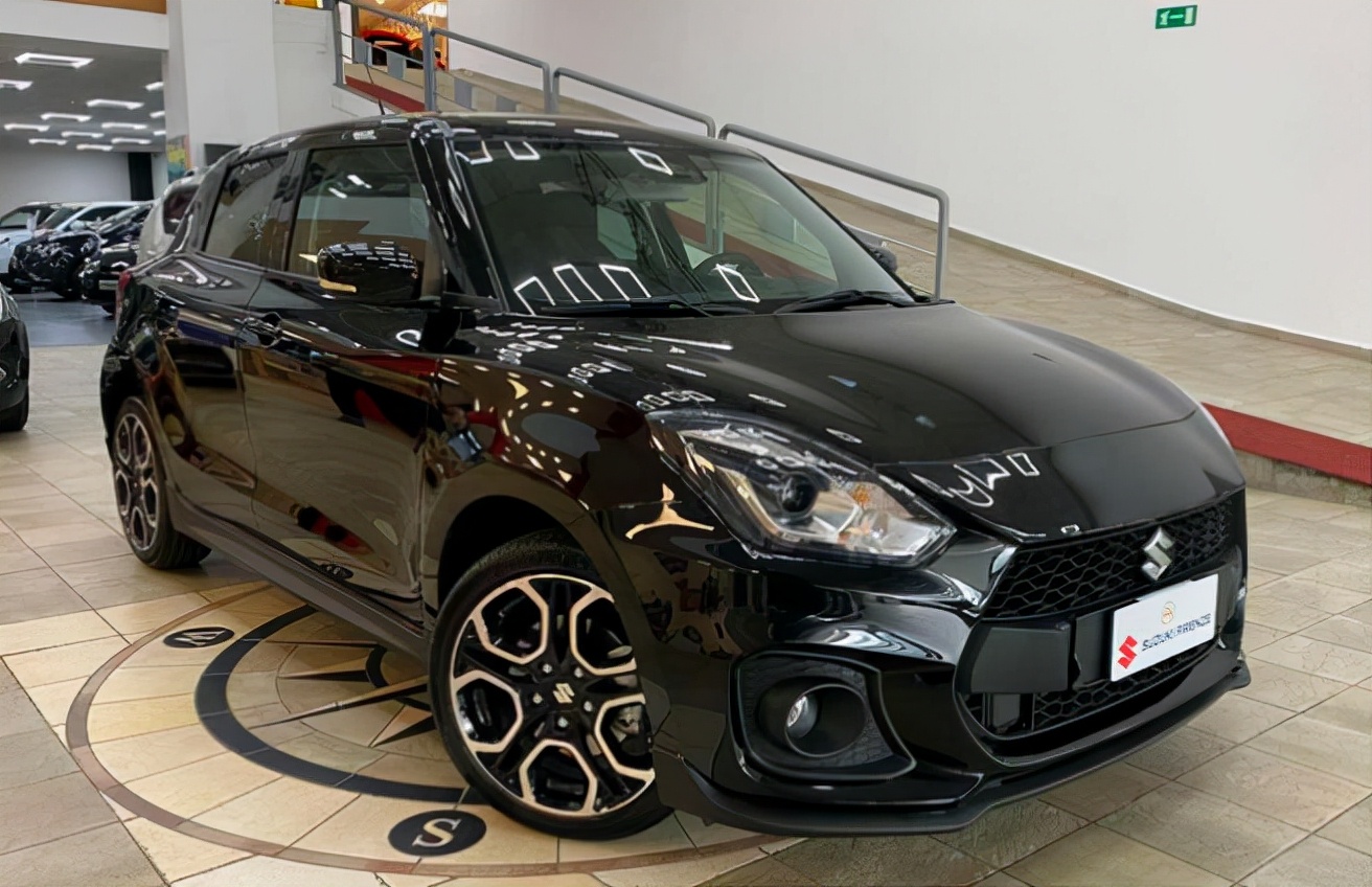 有了它还要飞度?铃木全新雨燕运动版实拍,引进国内8万你会买吗