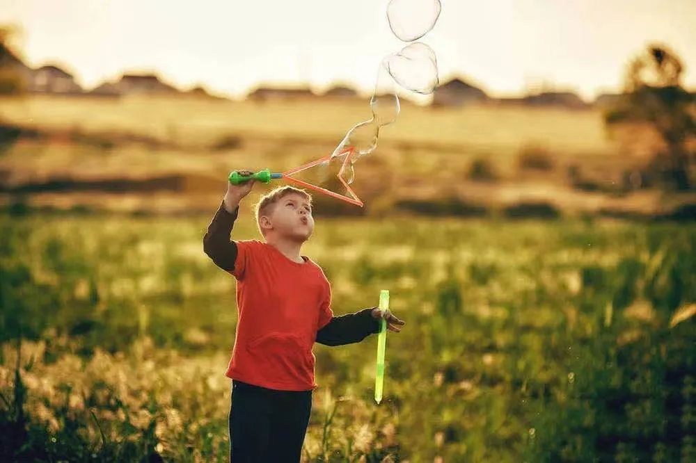 女童被父母锁车内近3小时，被活活闷死：为人父母，最怕不上心休闲区蓝鸢梦想 - Www.slyday.coM