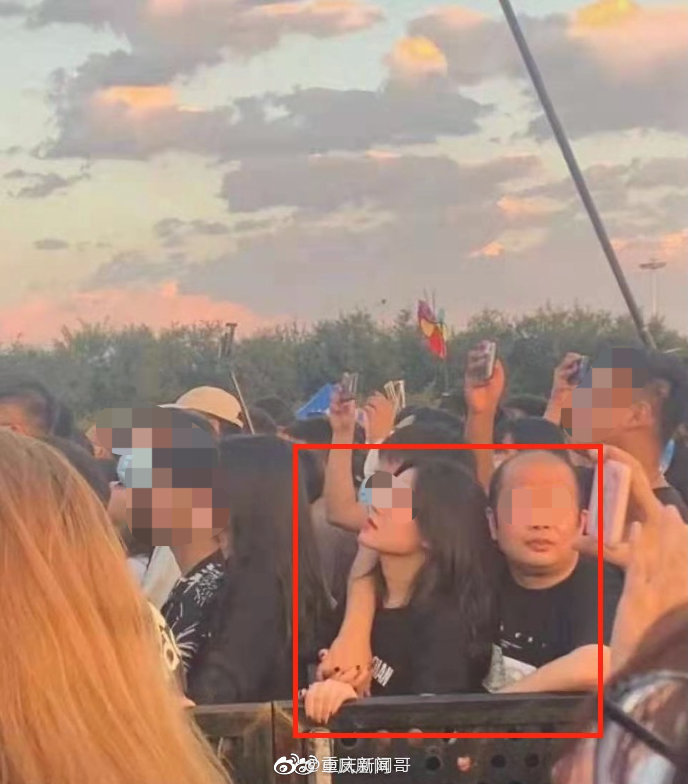 广西一大学学院领导与妙龄女子举止亲密？校方回应休闲区蓝鸢梦想 - Www.slyday.coM