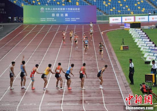 四川队全运会田径男女混合4x400米接力夺冠