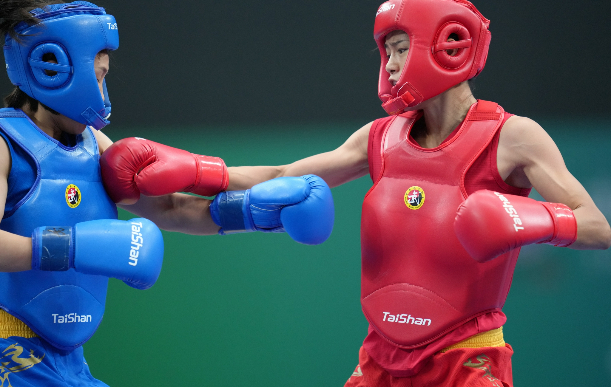 武术散打——女子团体决赛:上海队夺冠|上海队|陕西省_新浪新闻