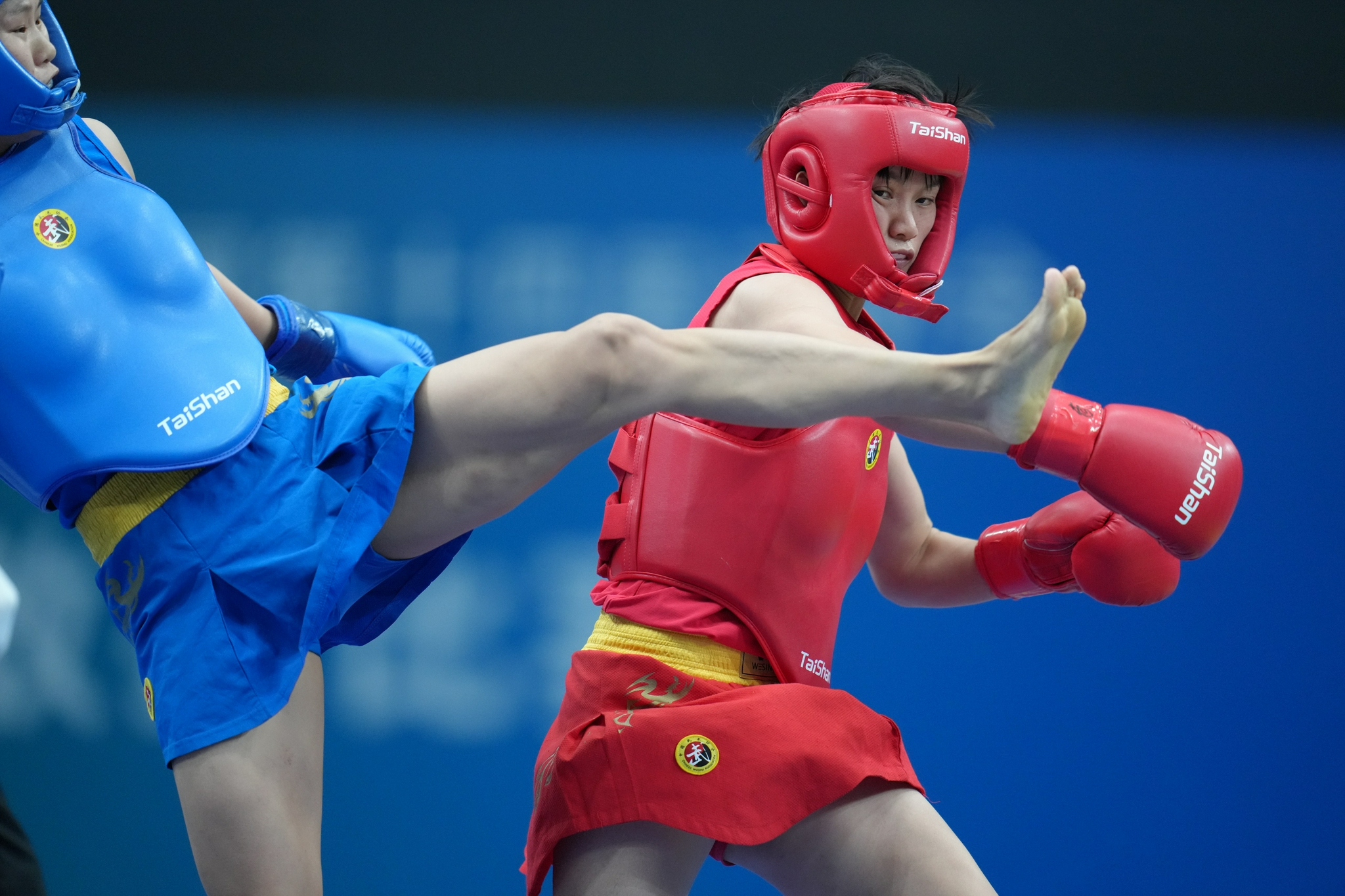 武术散打——女子团体决赛:上海队夺冠|上海队|陕西省_新浪新闻