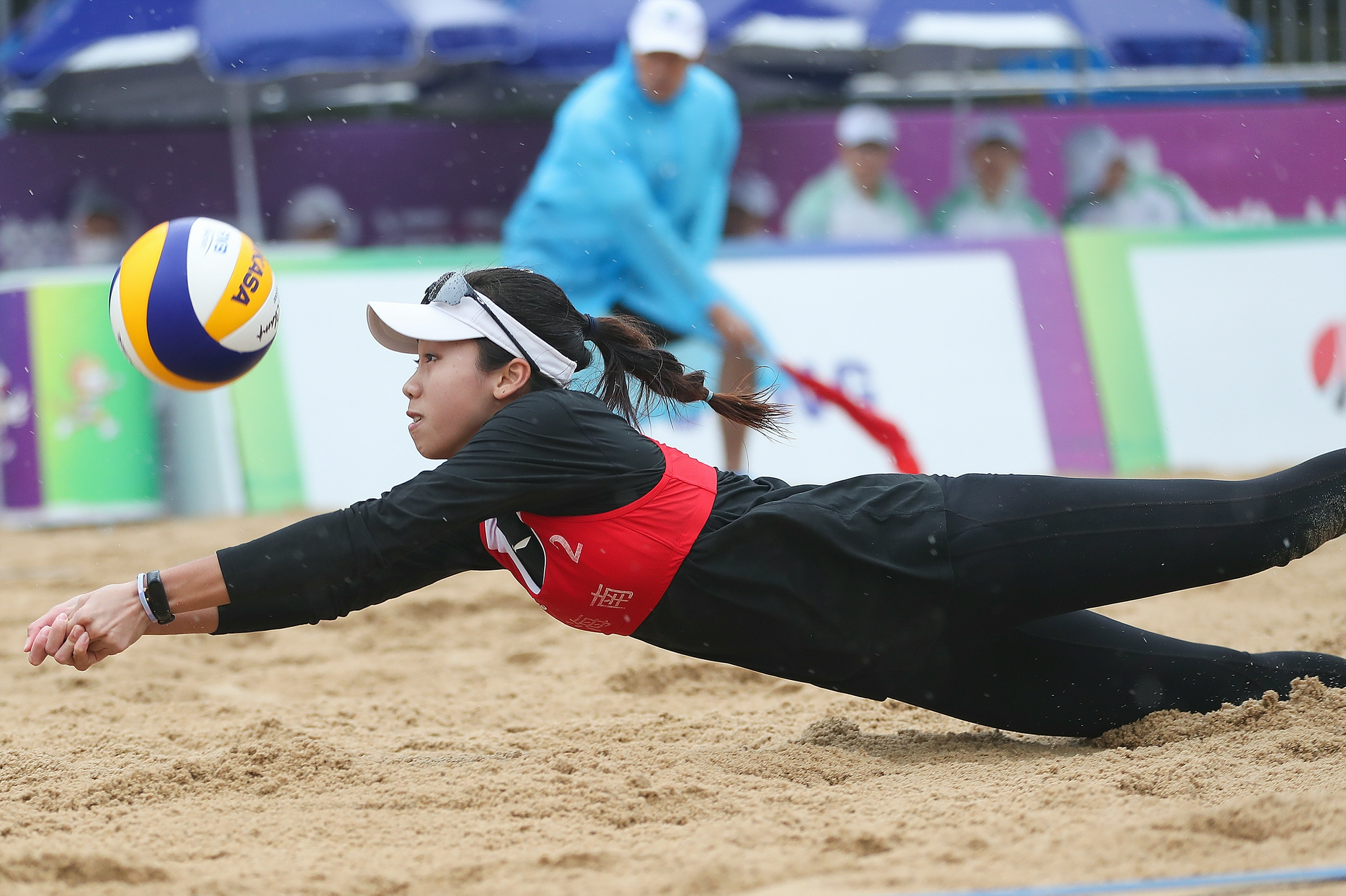 沙滩排球女子成年组江苏一队获得铜牌