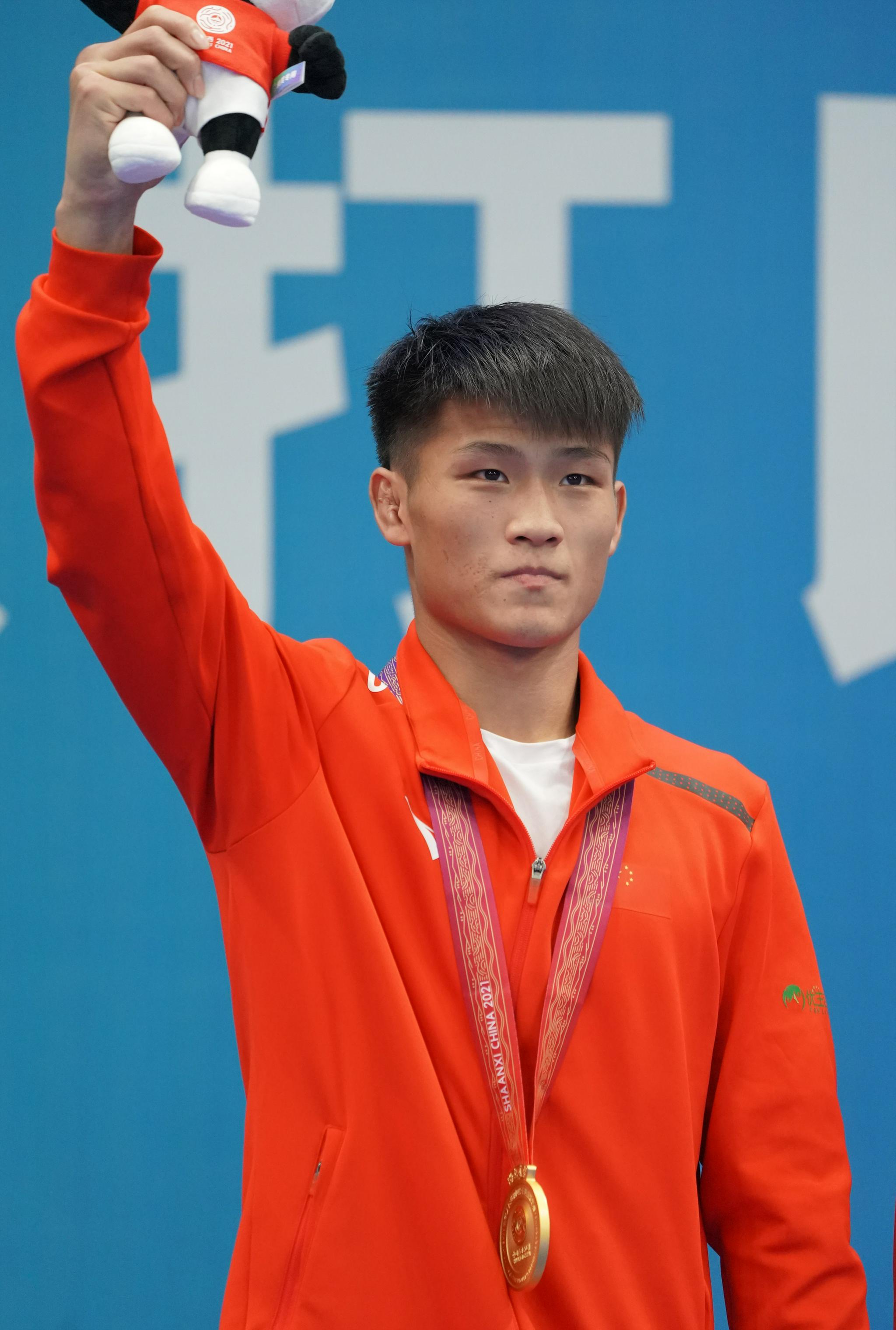 武术散打——男子75公斤级决赛:柳文龙夺冠|陕西省_新浪新闻