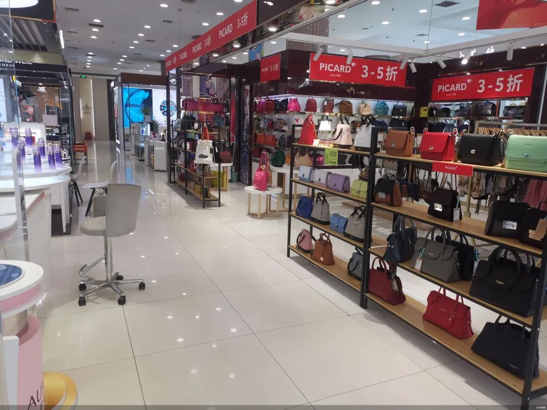 靠细分赛道超车不仅如此,北京市场上还有翠微百货,顺义国泰,蓝岛大厦