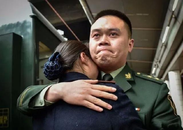 官方给军人父母发钱历史罕见,越来越赞|婆婆|军人|父母_新浪新闻