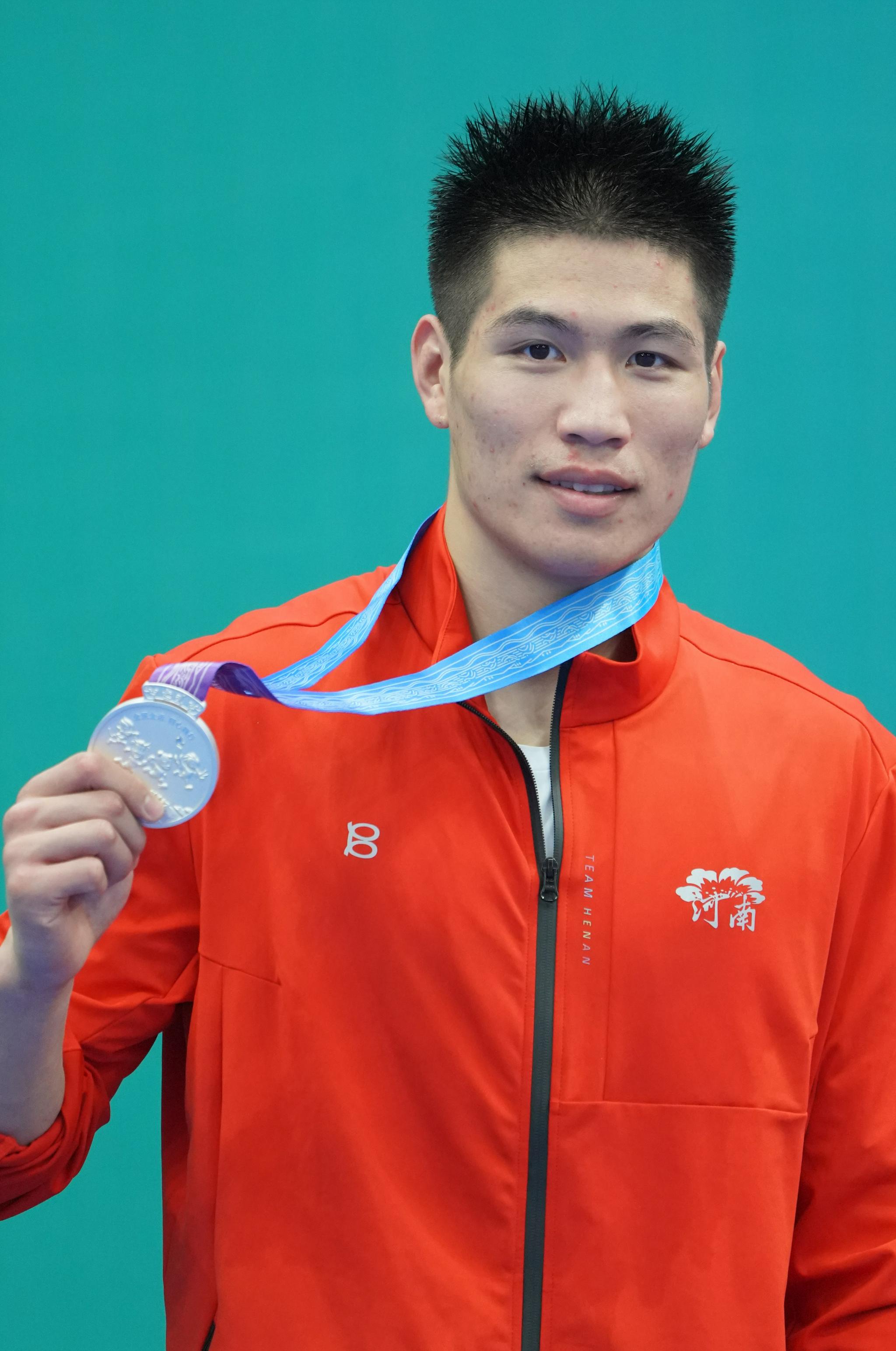 武术散打男子90公斤级决赛尤雄夺冠