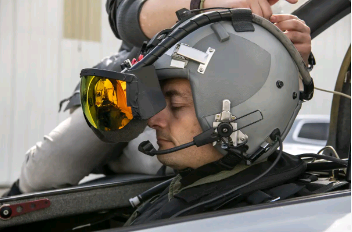 美国空军使用AR设备训练飞行员 模拟与歼20展开空战